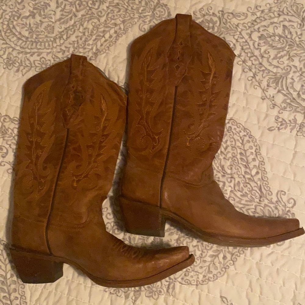 Cowgirl boots 🤠